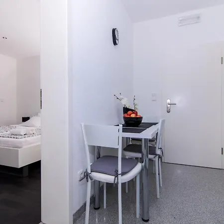Apartament Black *