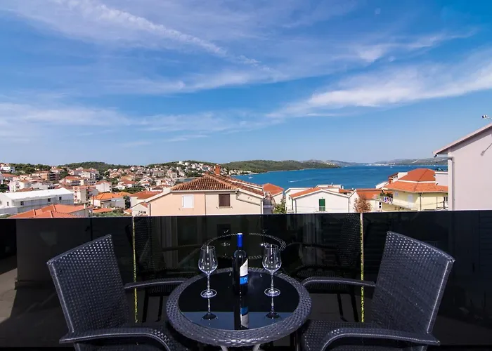 Black * Trogir
