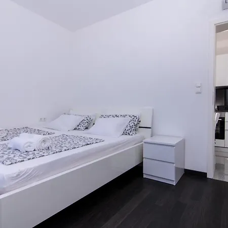 Apartament Black