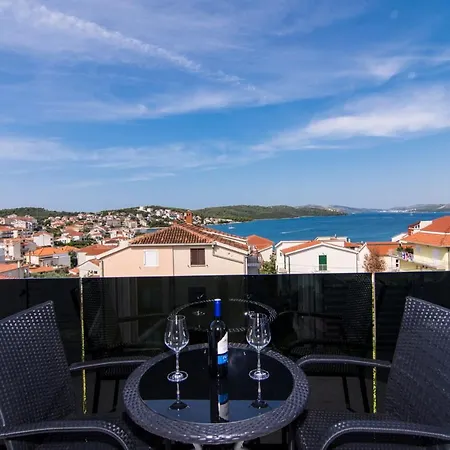 Black * Trogir